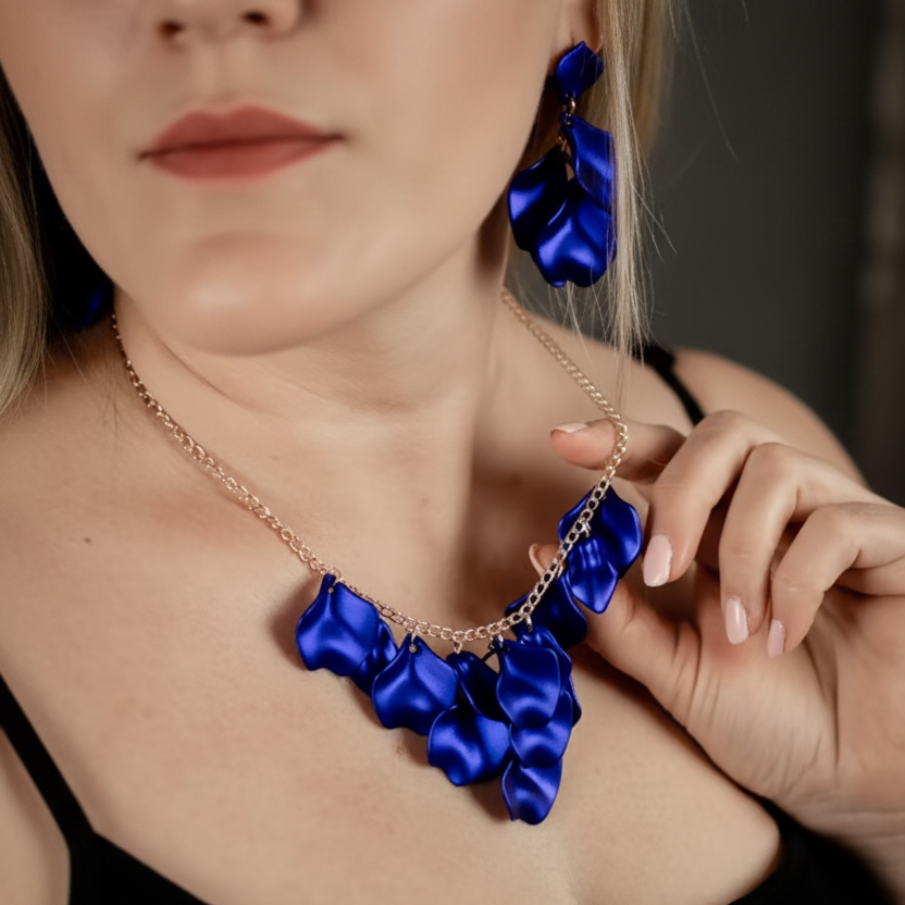 Midnight drops metallic blue halsband